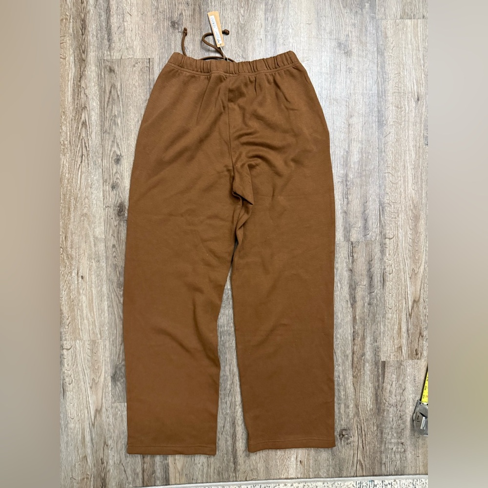 Skims • Cotton Blend Fleece Jersey Sweatpants - Picture 7 of 11